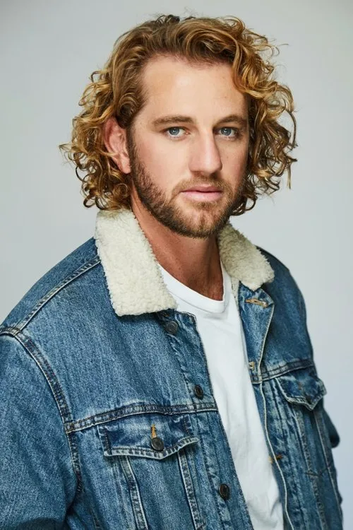 Dylan Hare en su biografía y filmografía