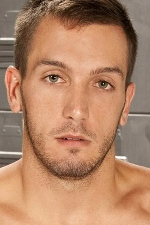 Dylan Hyde interpretando a 