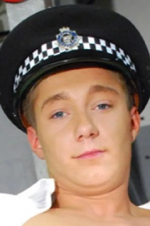 Dylan Parker interpretando a