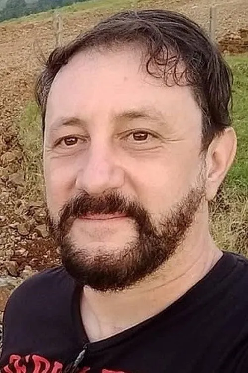 Suzana Alves ha trabajado con E.B. Toniolli en 1 ocasiones