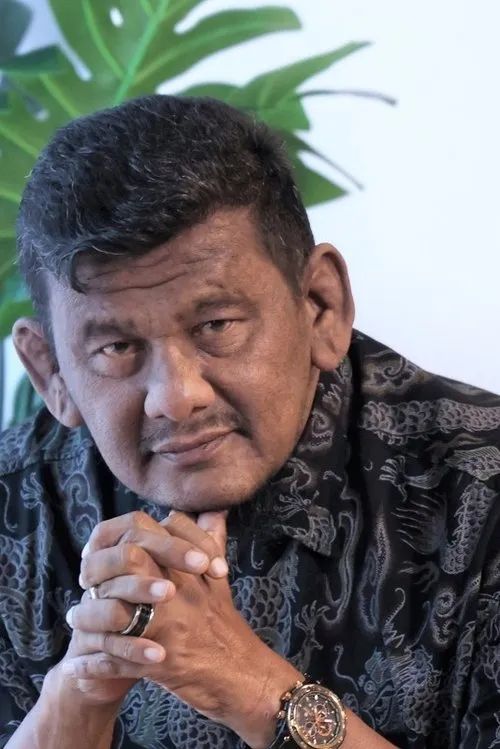 Ebby Yus interpretando a Kamal