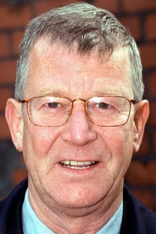 Eberhard Esche interpretando a Vater Charles