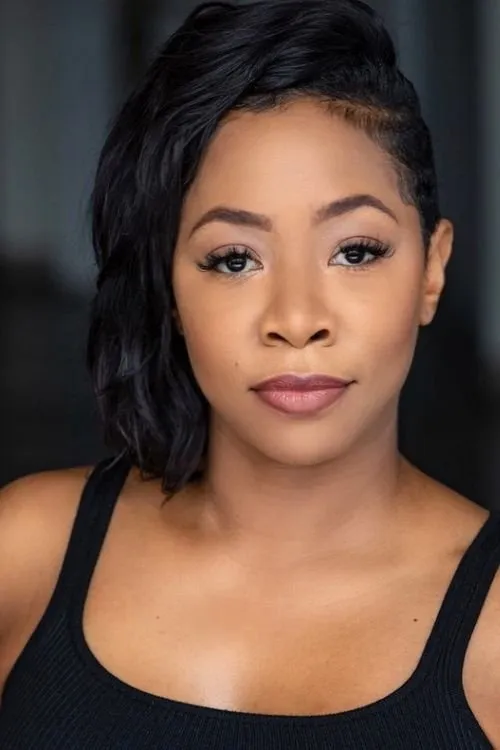 Ebony Byrd interpretando a Waitress