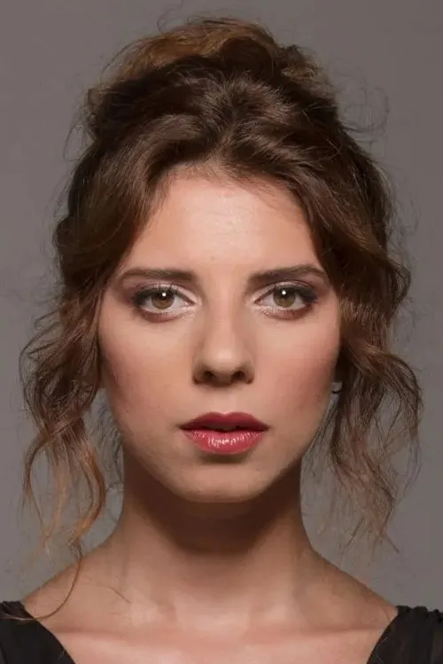 Ebru Ünlü en su biografía y filmografía