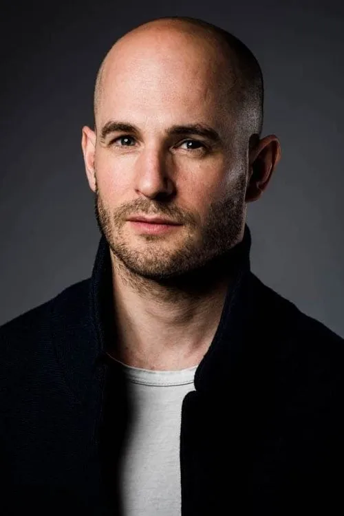 Ed Hughes interpretando a Danny Walsh