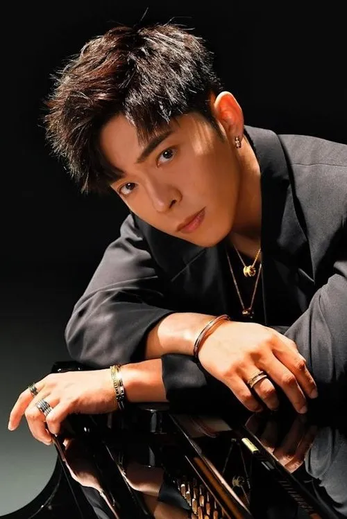 Edan Lui interpretando a Coba