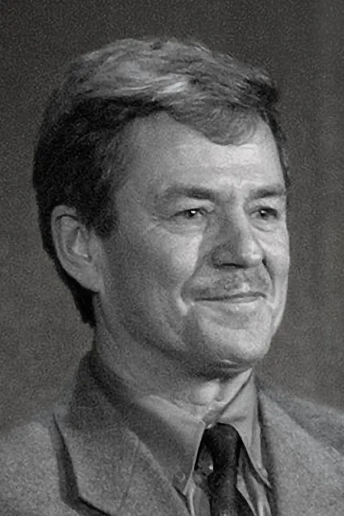 Eddie Axberg interpretando a Georg