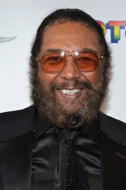 Eddie Holland interpretando a Self