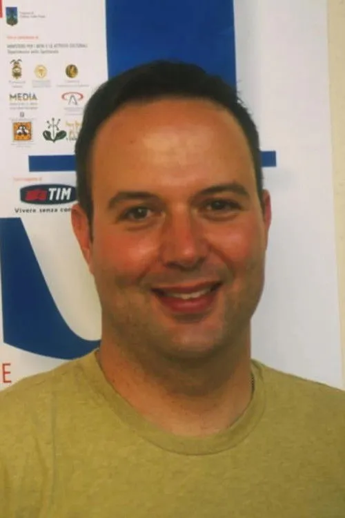 Eddie Pasquarello interpretando a Self