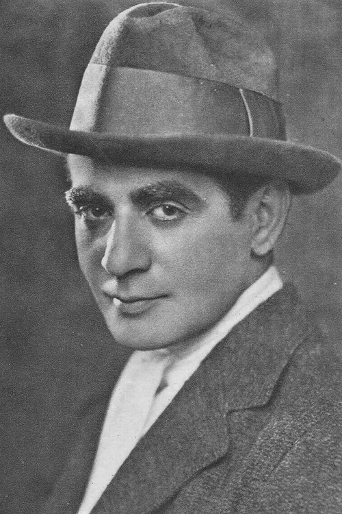 Eddie Polo interpretando a