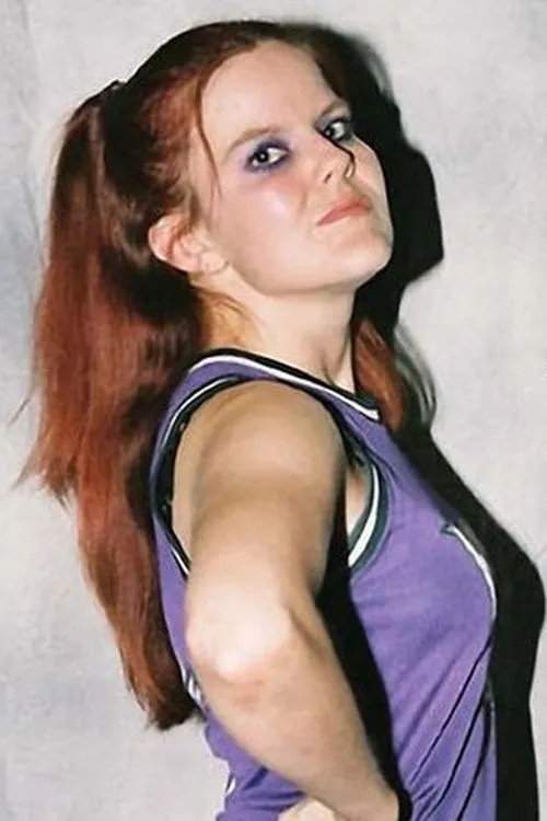 Eden Black interpretando a 