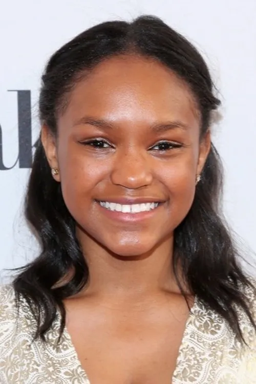 Eden Duncan-Smith interpretando a Isabella