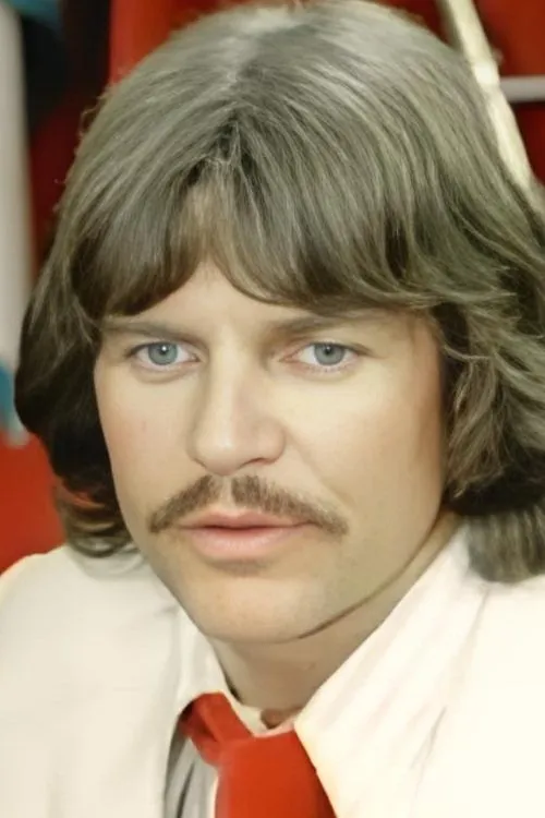 Edgar Del Ponte interpretando a Förster