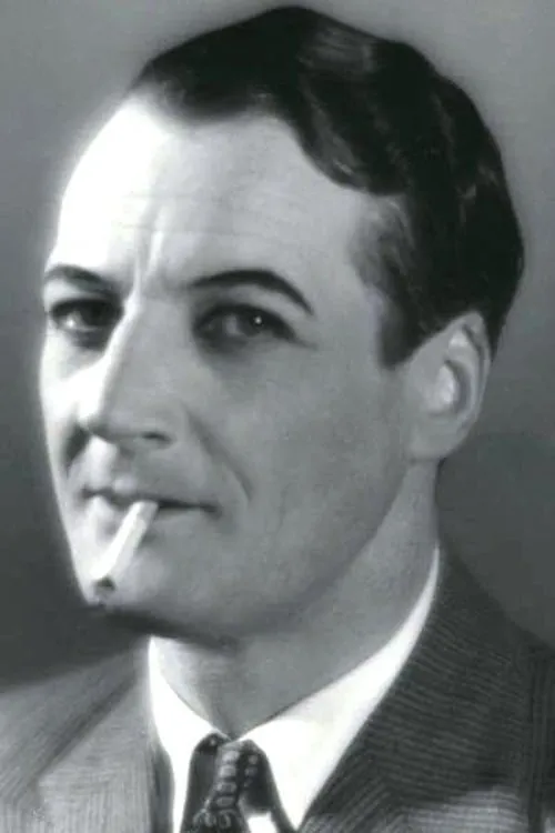 Edgar Hansen interpretando a Artist Ewald Madsen