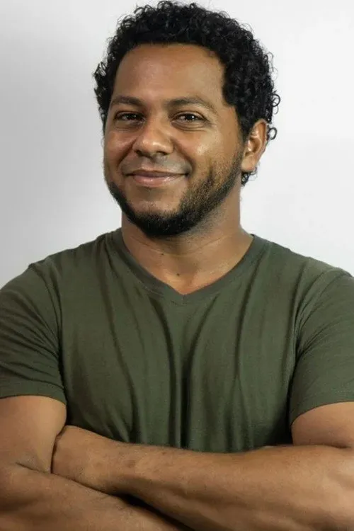 Edglê Lima interpretando a Joca