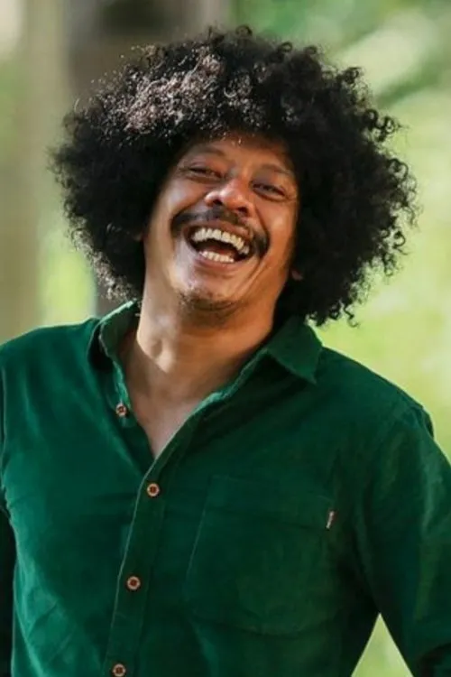 Edi Brokoli interpretando a Sukun