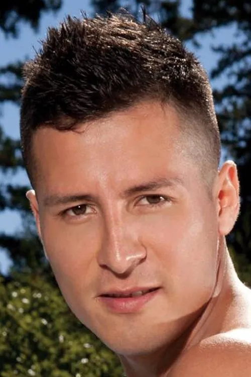 Edin Sol interpretando a (archive footage)