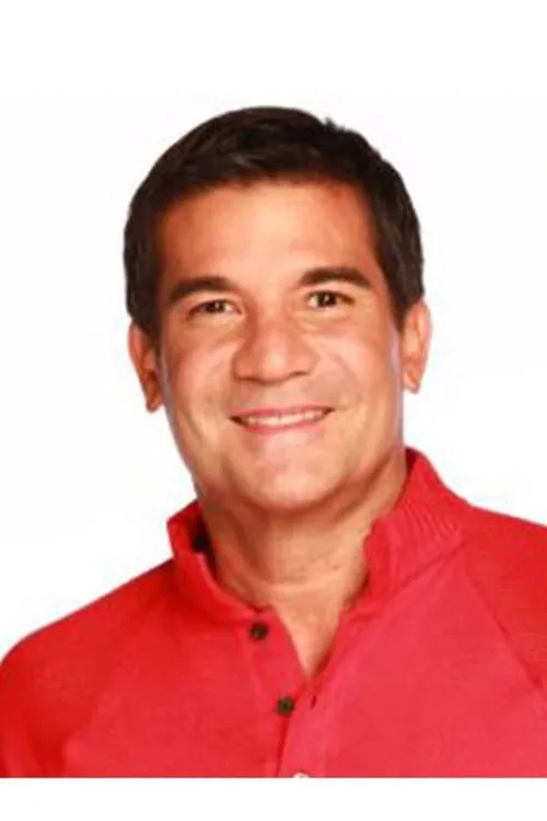Edu Manzano interpretando a Col. Carlos Ricarte