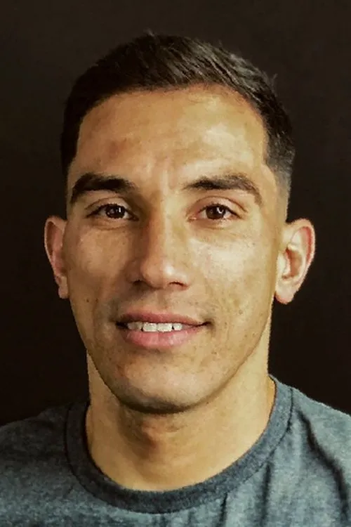 Eduardo Estela interpretando a Self