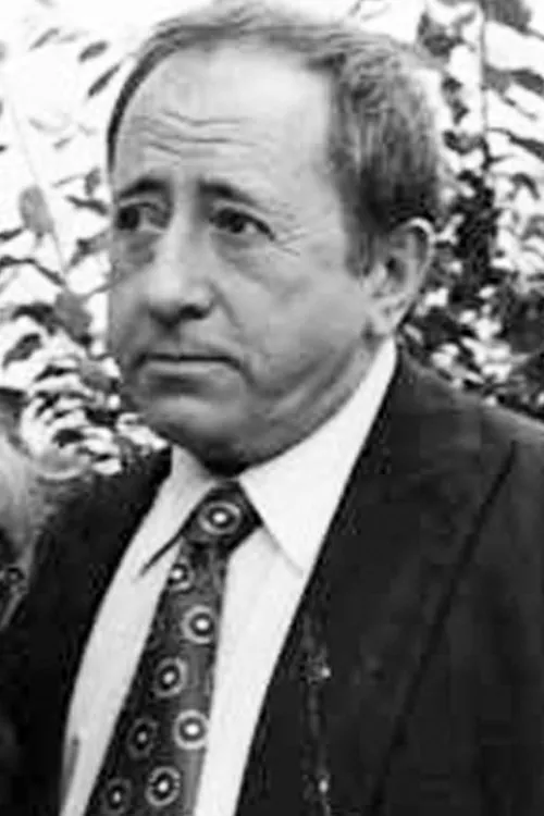 Eduardo Muñoz interpretando a Miguel