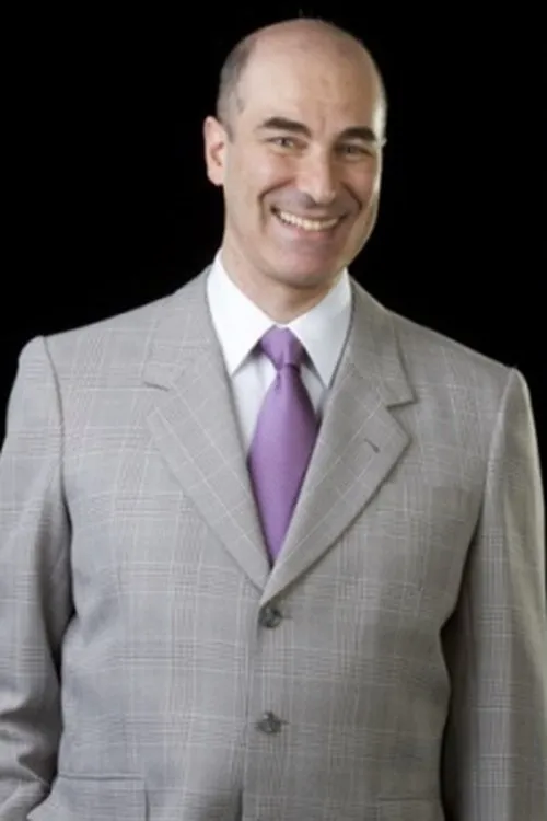 Eduardo Semerjian interpretando a Herr Schädel