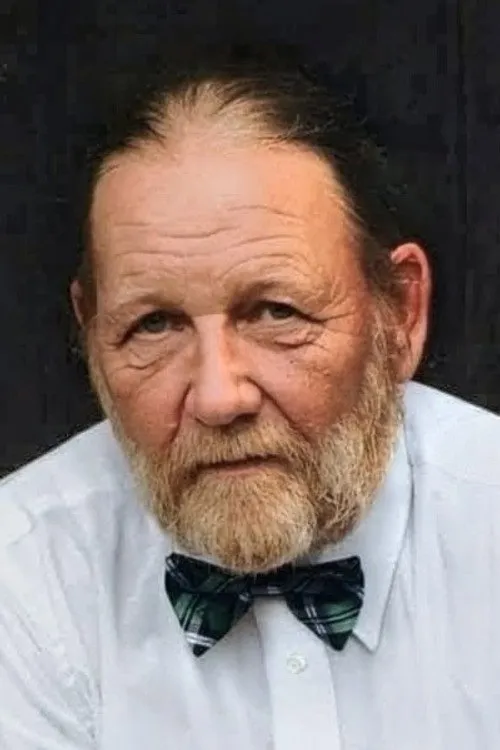 Edward A. Chambers interpretando a Dean Dugan