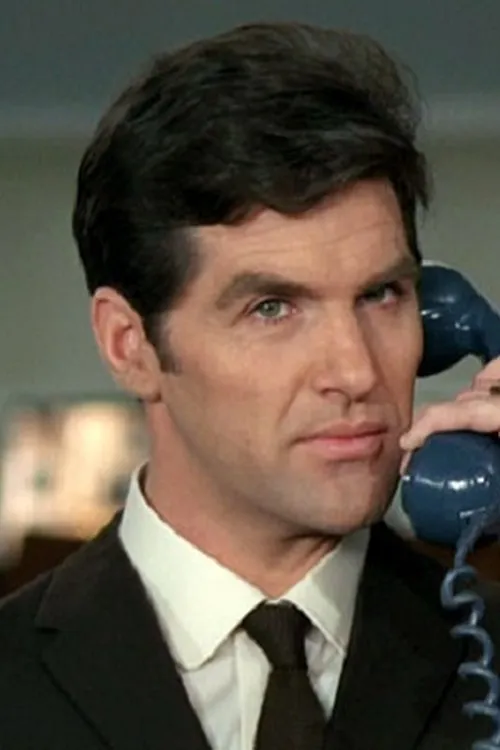 Edward Brayshaw interpretando a 