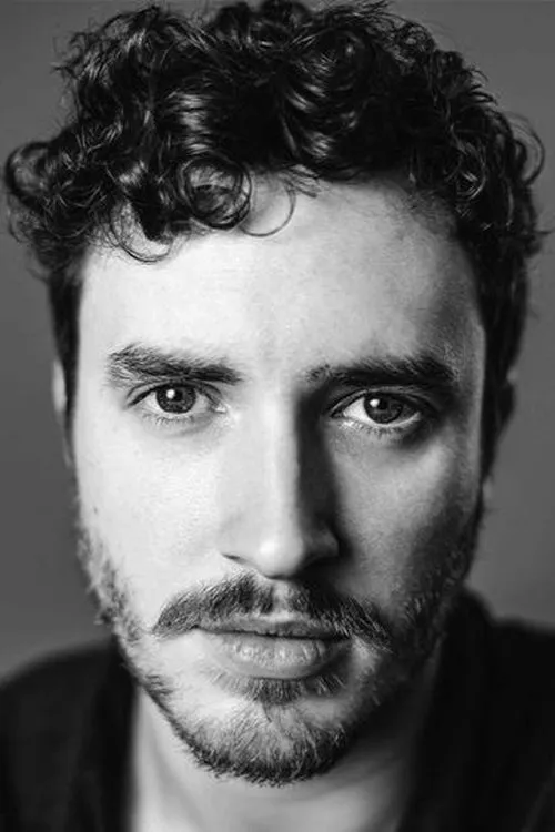 Edward Easton — personaje: Simon Porter