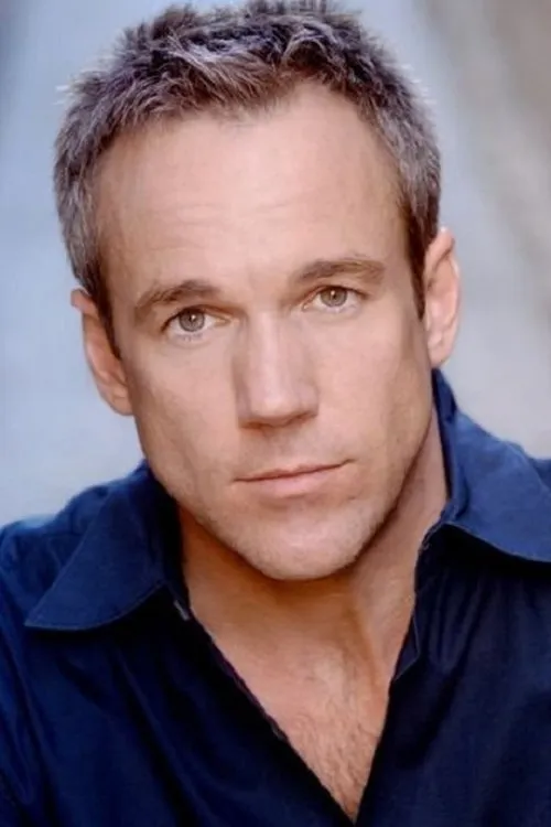 Foto de perfil del actor Edward Kerr en el reparto