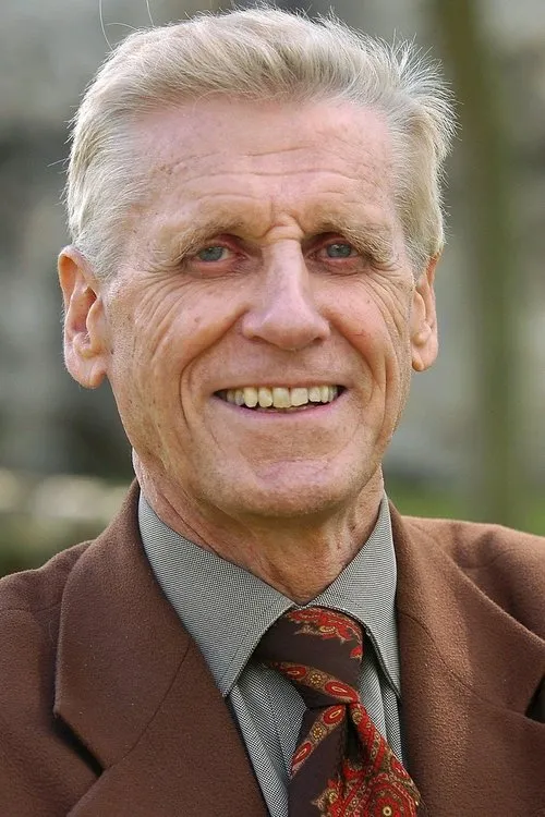 Edward Meeks interpretando a Doc