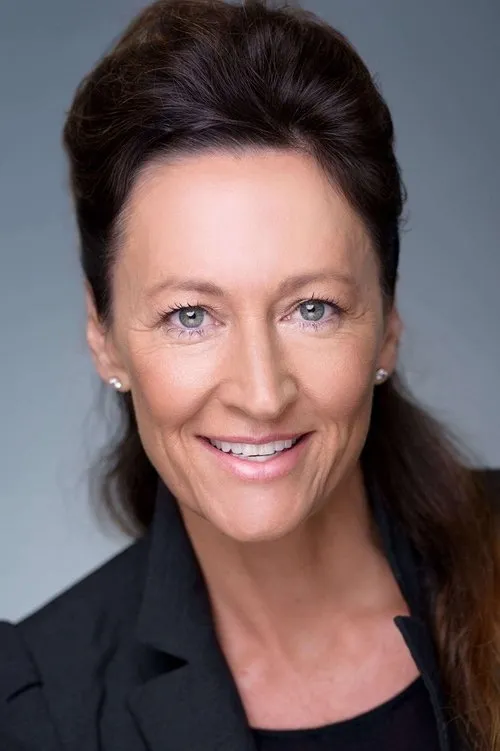 Edwina Bishop interpretando a Anne-Marie