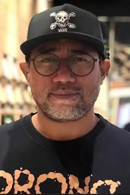 Gamaliel Tapiheru ha trabajado con Edy Khemod en 1 ocasiones