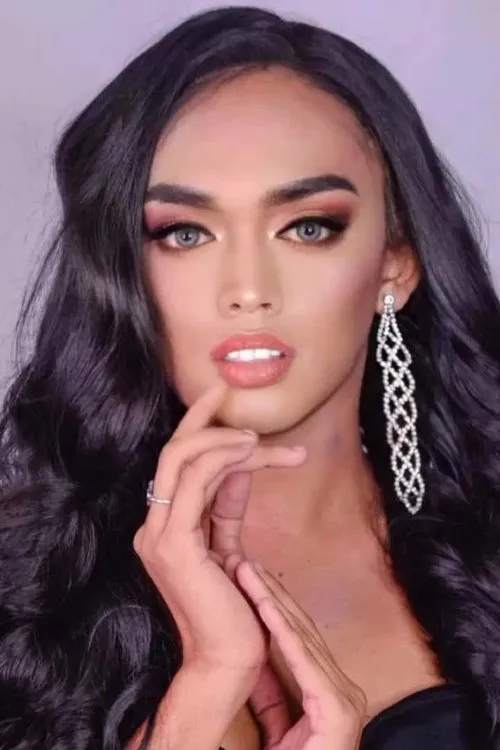 Edz Bonggastar — personaje: Leleng