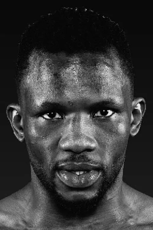 Efetobor Apochi interpretando a Self