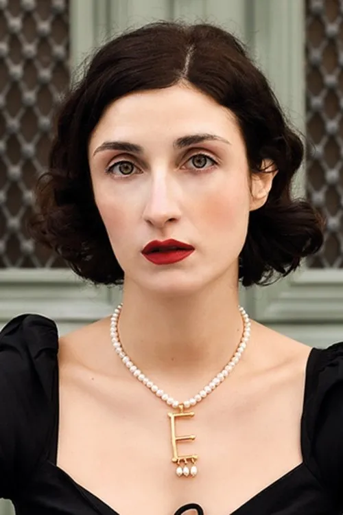 Efi Gousi — personaje: Rozalia