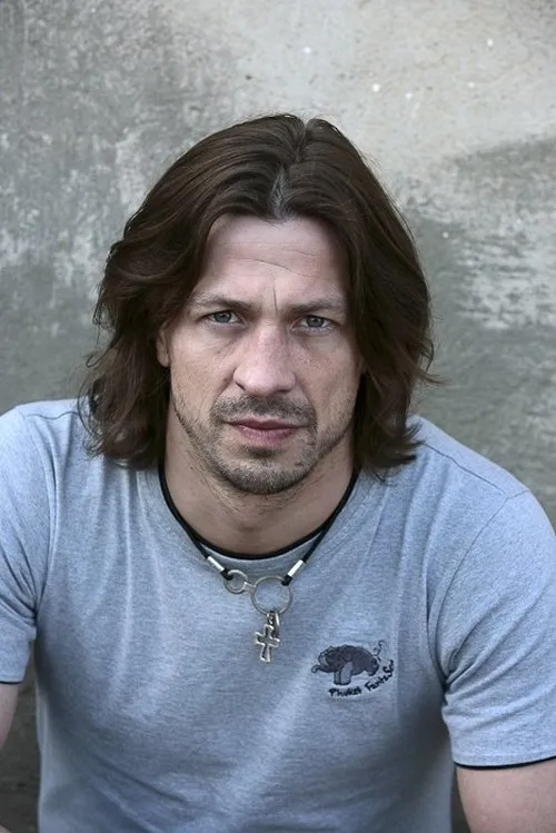 Egons Dombrovskis interpretando a Egons