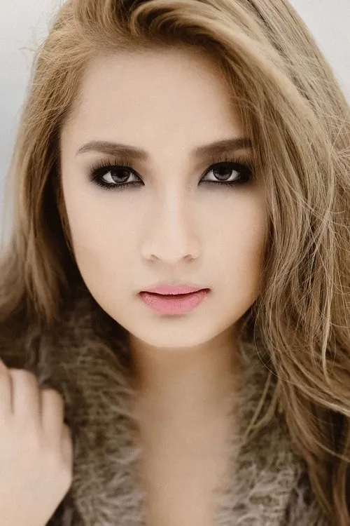 Ehra Madrigal interpretando a Dra. Jessica Lopez