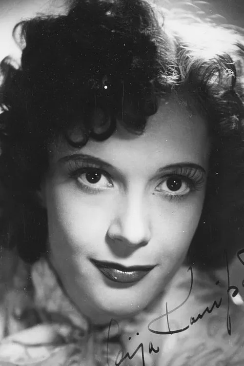 Eija Karipää interpretando a Toini Pulkkinen alias Tanja Bulkova alias Miss Smith alias Toini Salonen