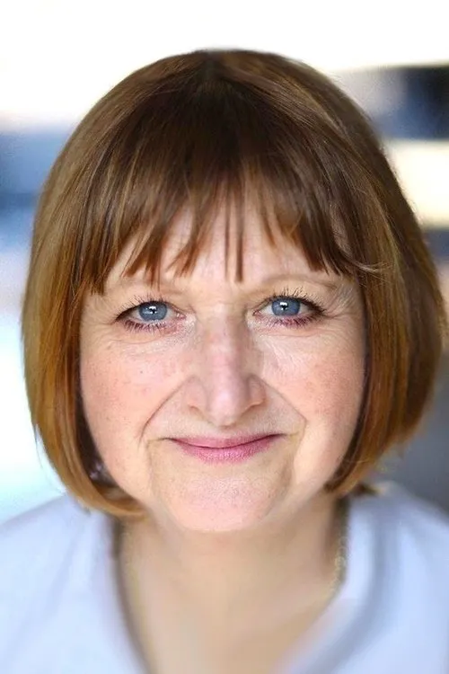 Eileen Dunwoodie interpretando a Gladys