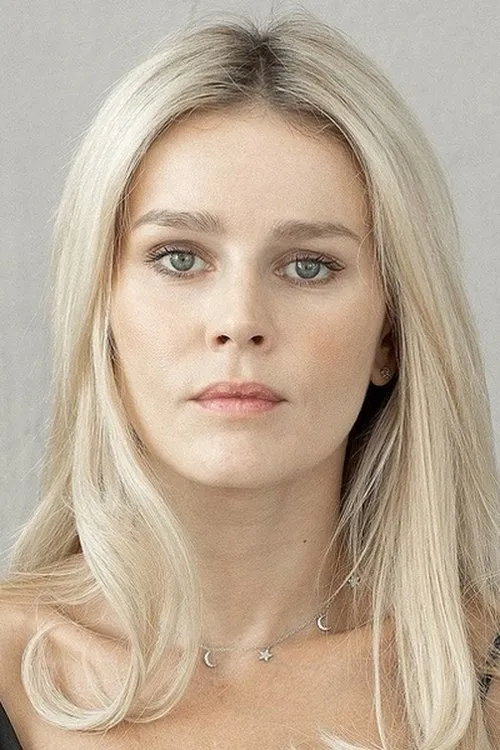 Екатерина Кузнецова interpretando a Natalka