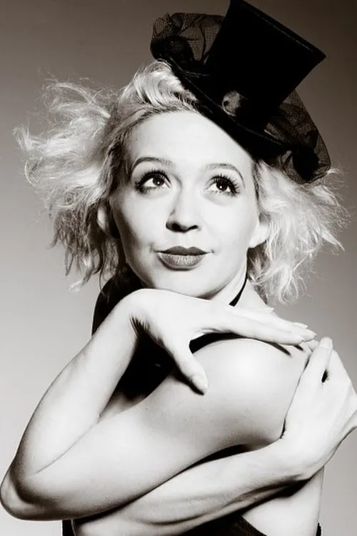 Ekaterina Pirogovskaya interpretando a Praxinoscope / Violet