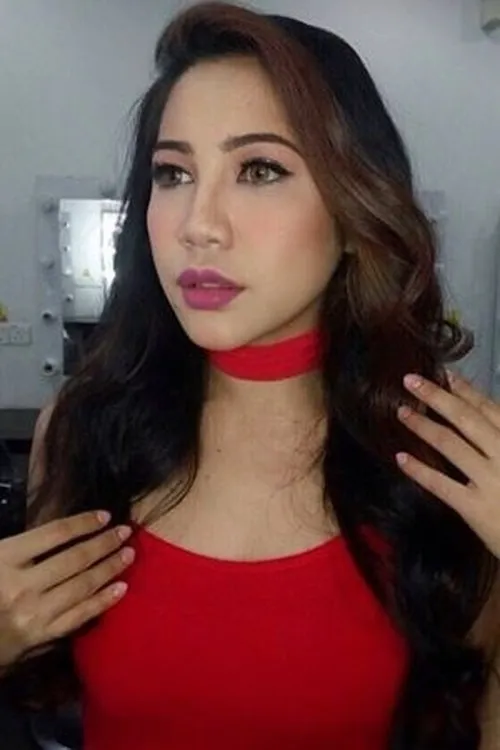 Ekin Kamarudin — personaje: Farah