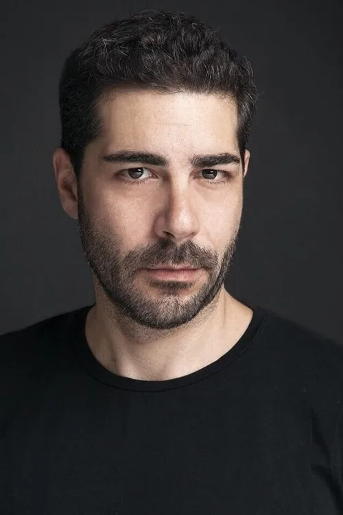 Ekrem Yücelten interpretando a Arif