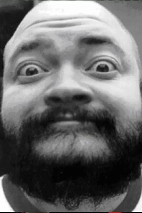 El Duce interpretando a Self