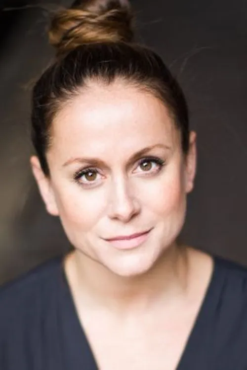 Elaine Glover — personaje: Rookie Lucy Slater