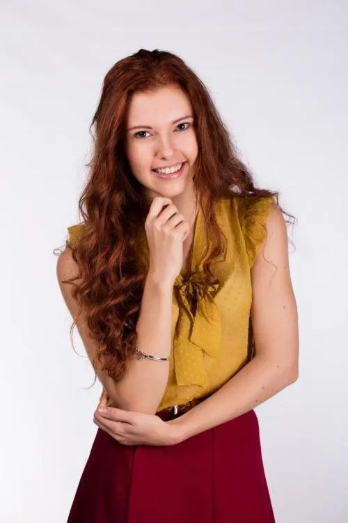 Elani Dekker interpretando a Older Pizzaface