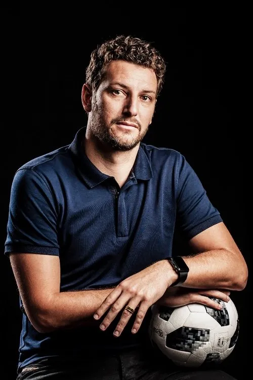 Elano Blumer — personaje: Himself