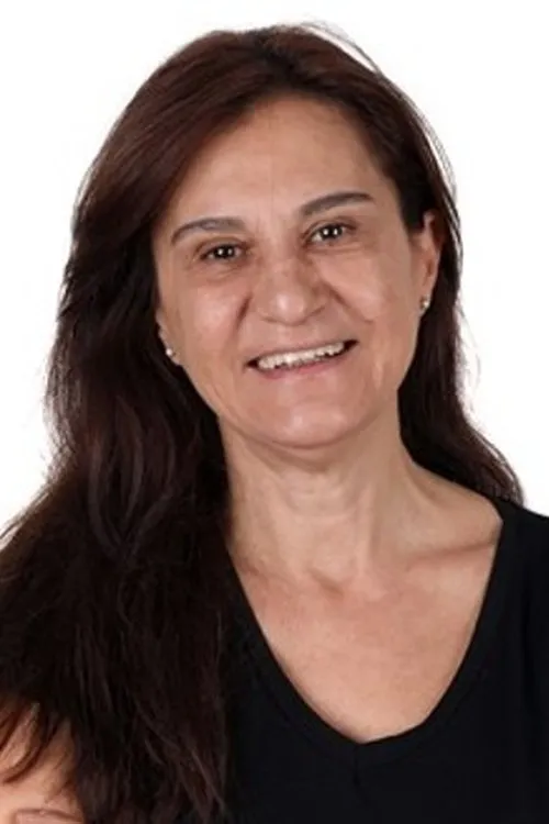 Elçin Atamgüç interpretando a 