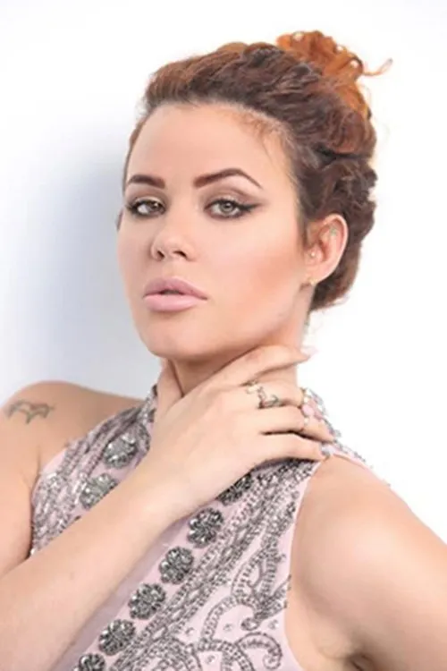 Elena Larrea interpretando a