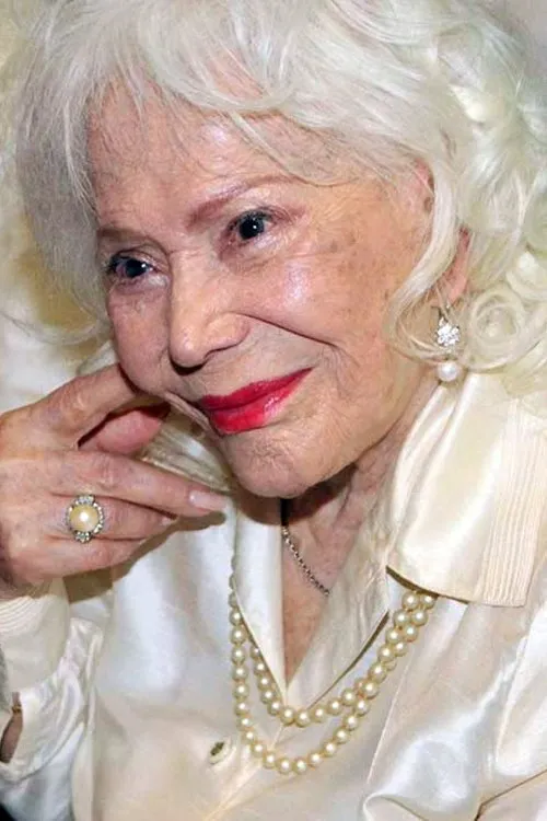 Elena Lucena interpretando a 